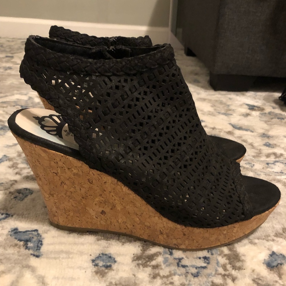 Black wedge heels